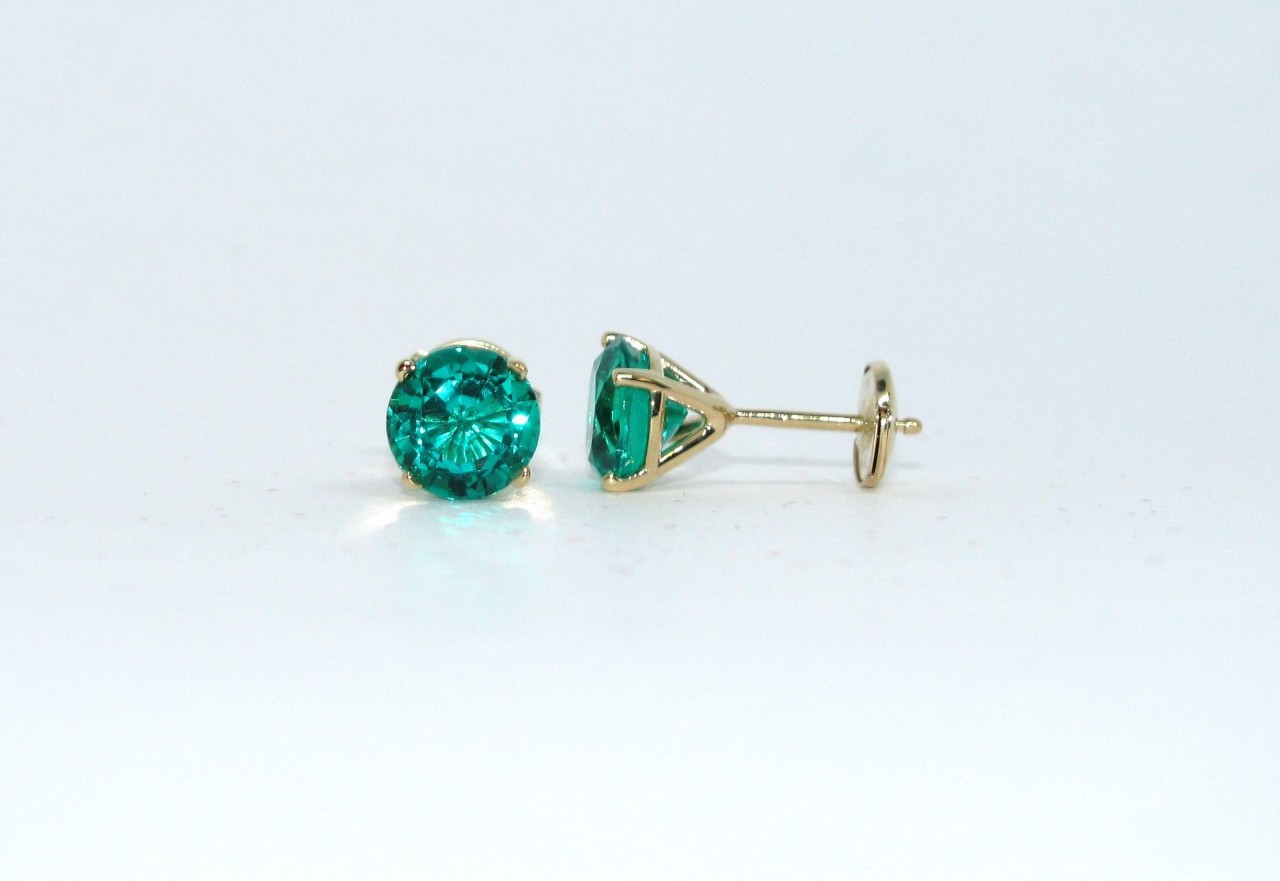 Avarra emerald stud earrings